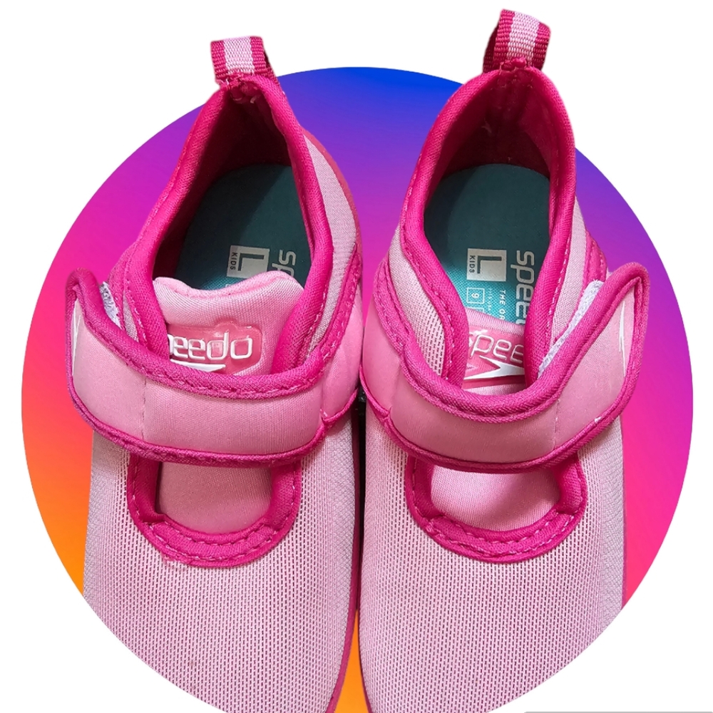 Speedo water shoes for girls. Size 9-10 (L kids). Pink.